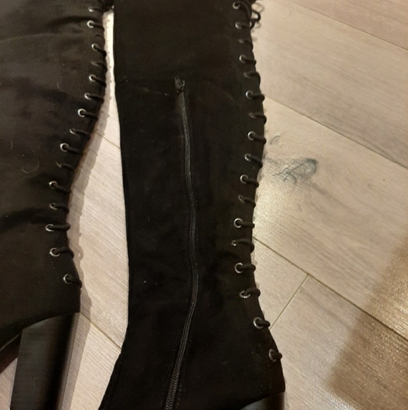 Tall boots - Picture 2 of 3